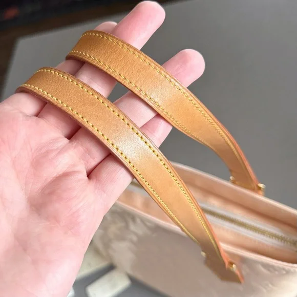 💥SOLD💥 LOUIS VUITTON Classic ‘Marshmallow’ Vernis LV Monogram Houston Tote Bag - Picture 5 of 12